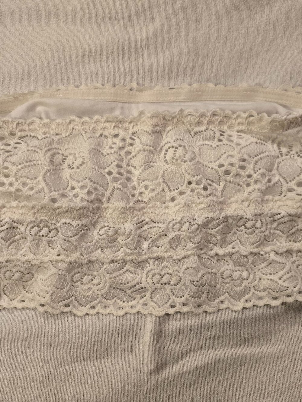 Altar'd State White Lace Bandeau Bra Size Medium Strapless Stretch Tube Top Bral